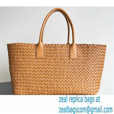 Bottega Veneta Large cabat intreccio leather tote bag 02