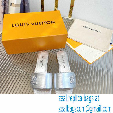 Louis Vuitton Shake Flat Mules in Metallic lambskin Silver 2023