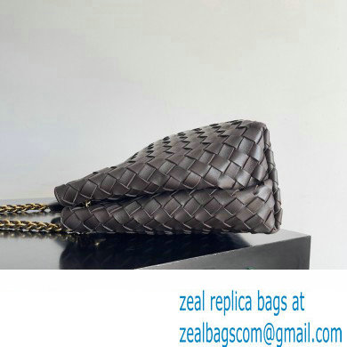 Bottega Veneta Medium Andiamo Intrecciato leather top handle Bag FONDANT With Chain 2024