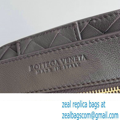 Bottega Veneta Medium Andiamo Intrecciato leather top handle Bag FONDANT With Chain 2024