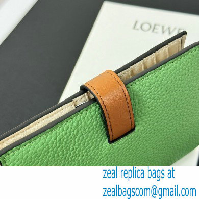 Loewe Medium vertical wallet in soft grained calfskin Green