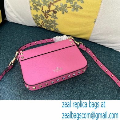 VALENTINO ROCKSTUD GRAINY CALFSKIN POUCH FUCHSIA 2024