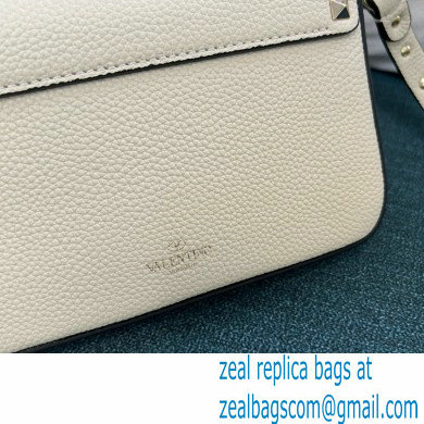 VALENTINO ROCKSTUD GRAINY CALFSKIN POUCH WHITE 2024