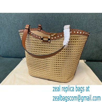 VALENTINO ROCKSTUD WOVEN RAFFIA SHOPPING BAG NATURAL/ALMOND 2024