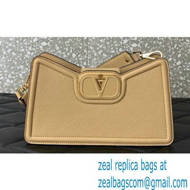 Valentino VLogo Leather shoulder bag in grainy calfskin Beige 2024