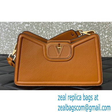 Valentino VLogo Leather shoulder bag in grainy calfskin Brown 2024