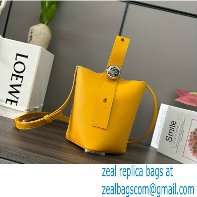 loewe mini Pebble Bucket bag in mellow calfskin Sunflower 2024