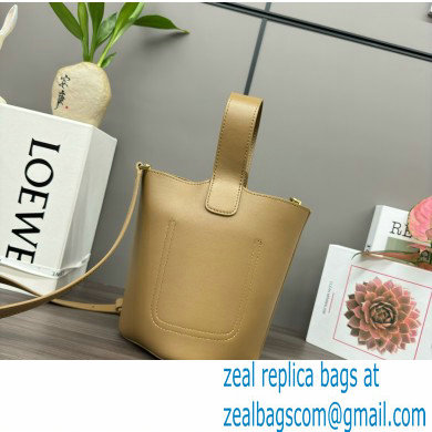 loewe mini Pebble Bucket bag in mellow calfskin sand 2024