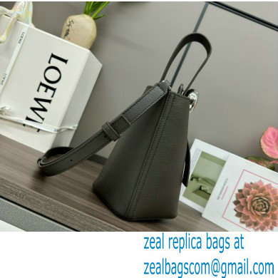 loewe mini Pebble Bucket bag in soft grained calfskin black 2024